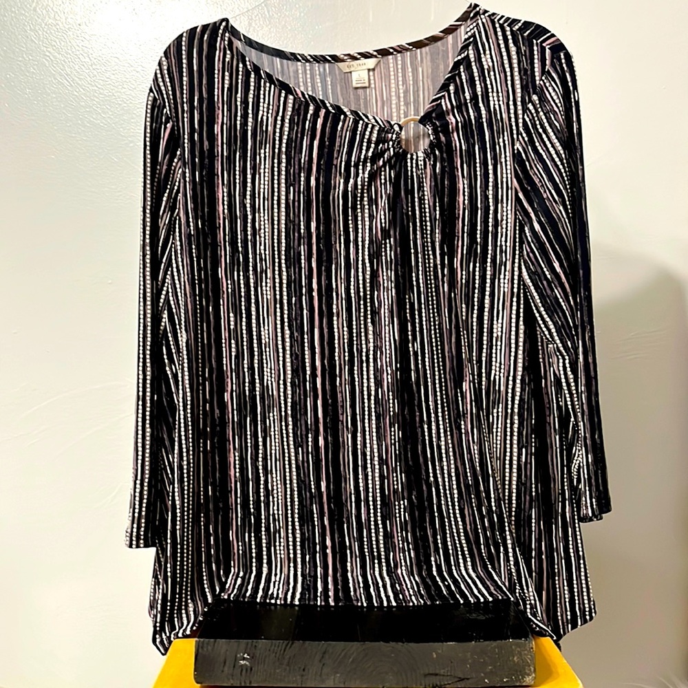 EST 1946 3/4 sleeve pop over top  Large